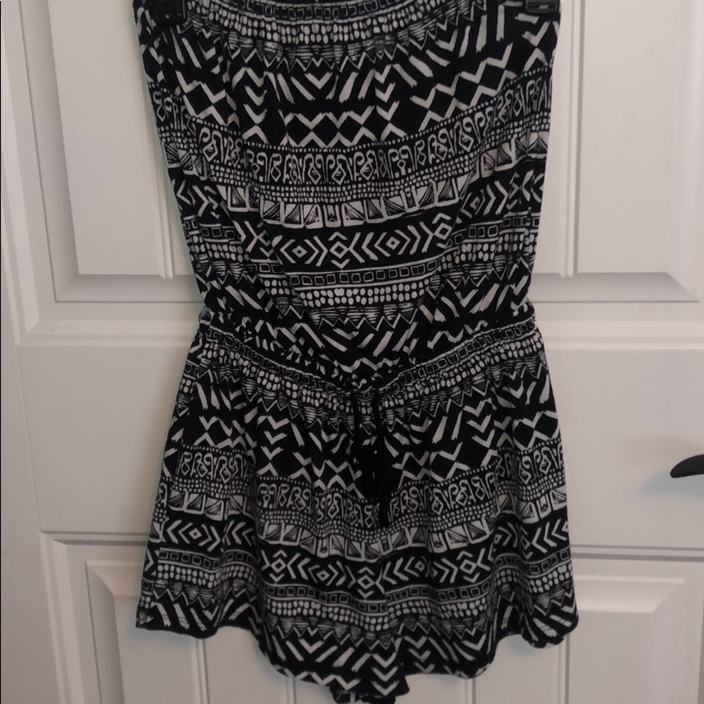 Cute black and white romper!